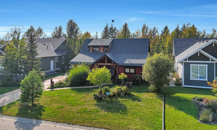 460 Summer Crescent
