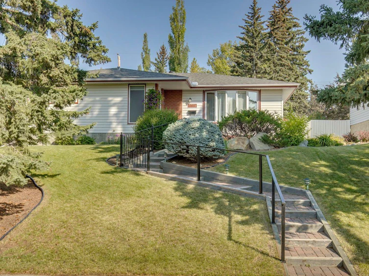 5751 Dalmead Crescent NW, Calgary, AB, T3A 1E8
