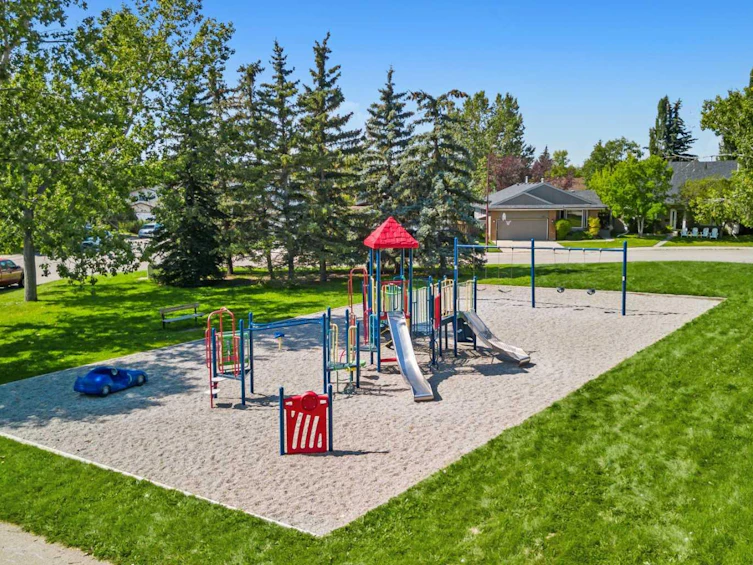 32 Woodbrook Close SW, Calgary, AB, T2W 4E9 - 45