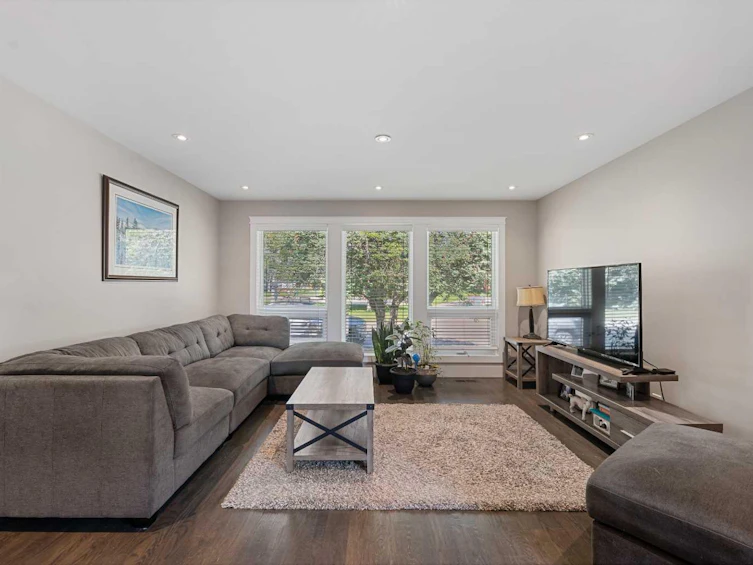 32 Woodbrook Close SW, Calgary, AB, T2W 4E9 - 6