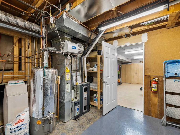 32 Woodbrook Close SW, Calgary, AB, T2W 4E9 - 34