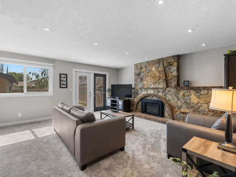 32 Woodbrook Close SW, Calgary, AB, T2W 4E9 - 24