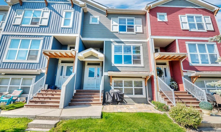 709-10 Auburn Bay Avenue SE