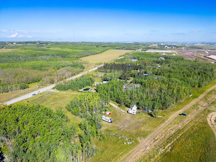 1420 101 Street SW, Calgary, AB, T3H 3Z4 - 4