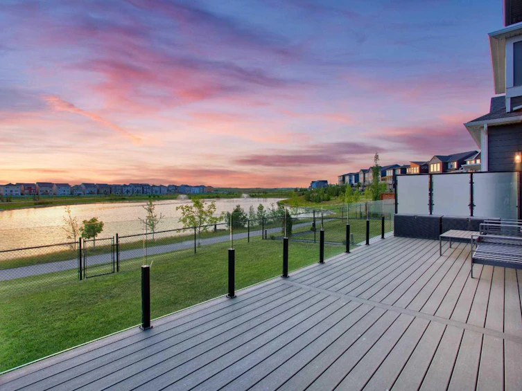 21 Lucas Cove NW, Calgary, AB, T3P 1M4