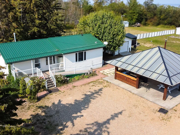 143 Peace River Ave, Big Lakes County, AB, T0G 1J0