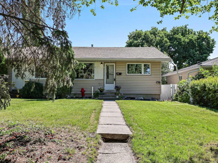 3122 42 Street SW, Calgary, AB, T3E 3M3 - 2