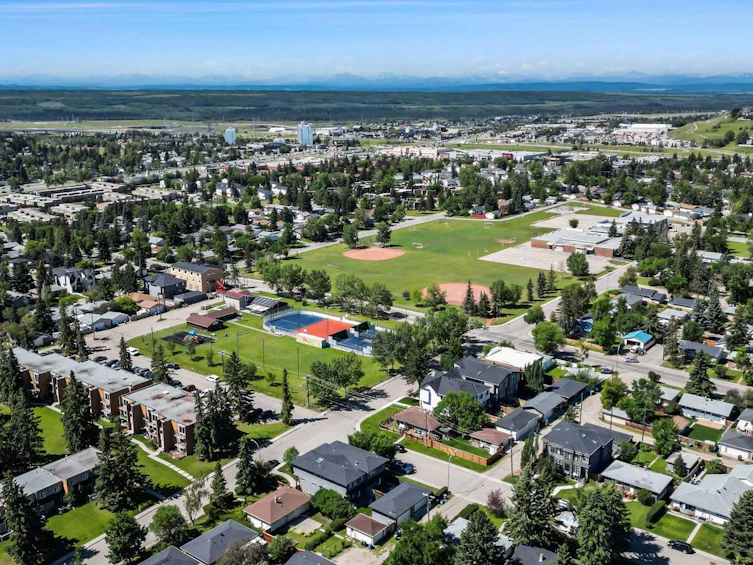 3122 42 Street SW, Calgary, AB, T3E 3M3 - 43