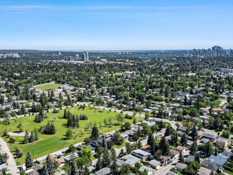 3122 42 Street SW, Calgary, AB, T3E 3M3 - 46