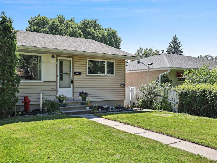 3122 42 Street SW, Calgary, AB, T3E 3M3 - 3