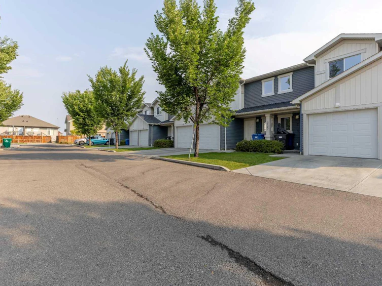 2-225 Silkstone Road W, Lethbridge, AB, T1J 4J9 - 2