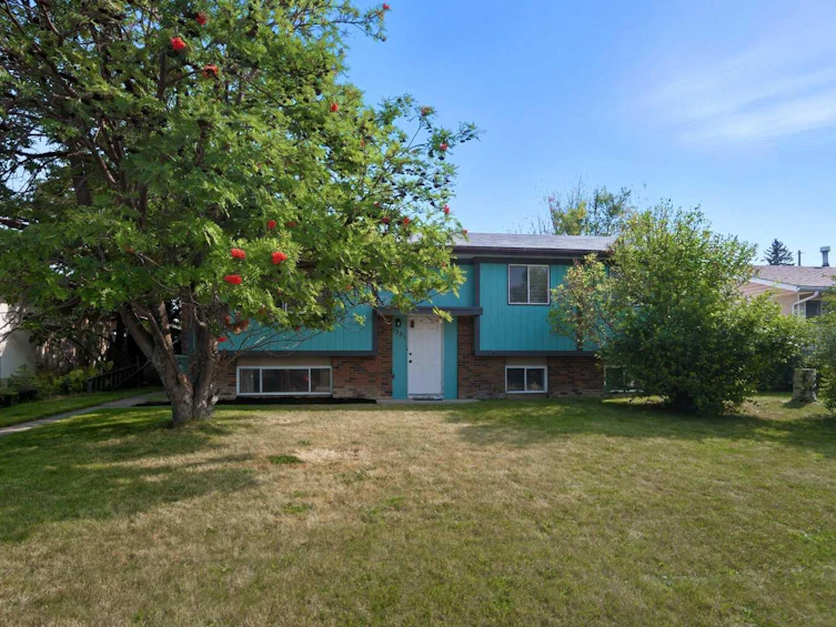 5335 56 Street, Rocky Mountain House, AB, T4T 1H4 - 2