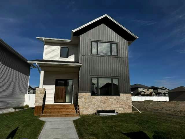 36 Memorial Parkway, Red Deer County, AB, T4E 3B7