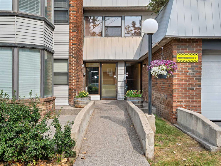 207-630 57 Avenue SW, Calgary, AB, T2V 0H4 - 2