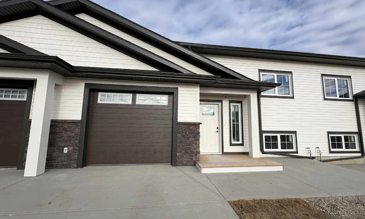 425 Meadowlark Way