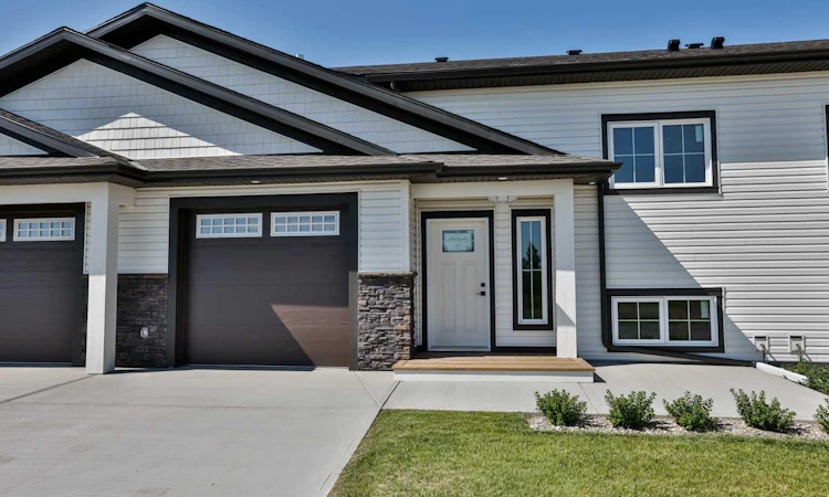 425 Meadowlark Way
