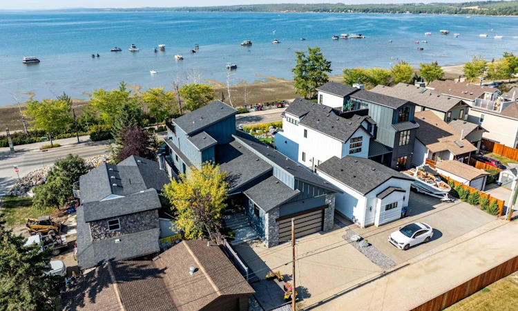 3417 Lakeshore Drive
