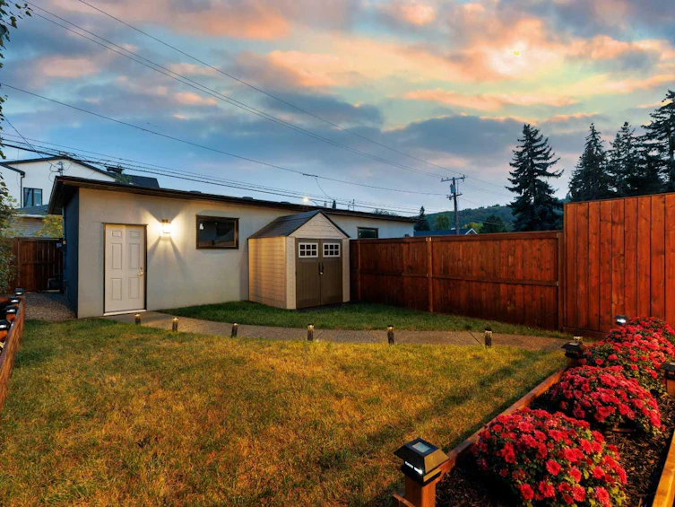 1604 46 Street NW, Calgary, AB, T3B 1A9 - 46
