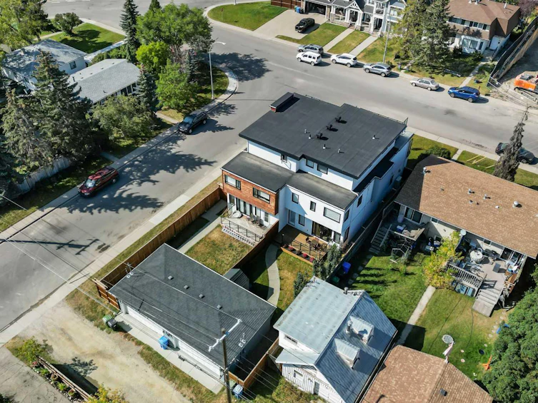 1604 46 Street NW, Calgary, AB, T3B 1A9 - 47