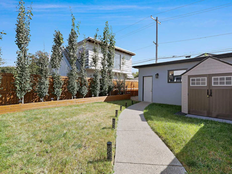 1604 46 Street NW, Calgary, AB, T3B 1A9 - 45