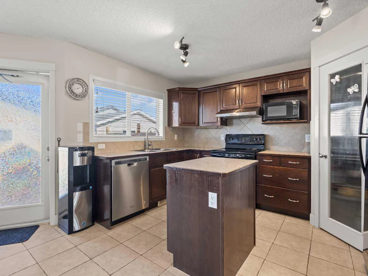 199 Cranberry Close SE, Calgary, AB, T3M 0B5 - 8
