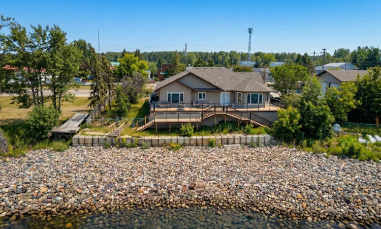81 Peace River Avenue