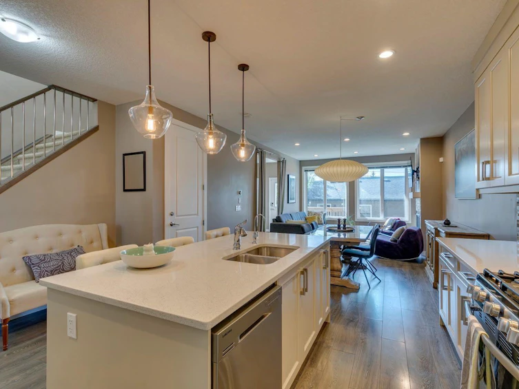 2817 & 2815 16 Avenue SE, Calgary, AB, T2A 0M7 - 10