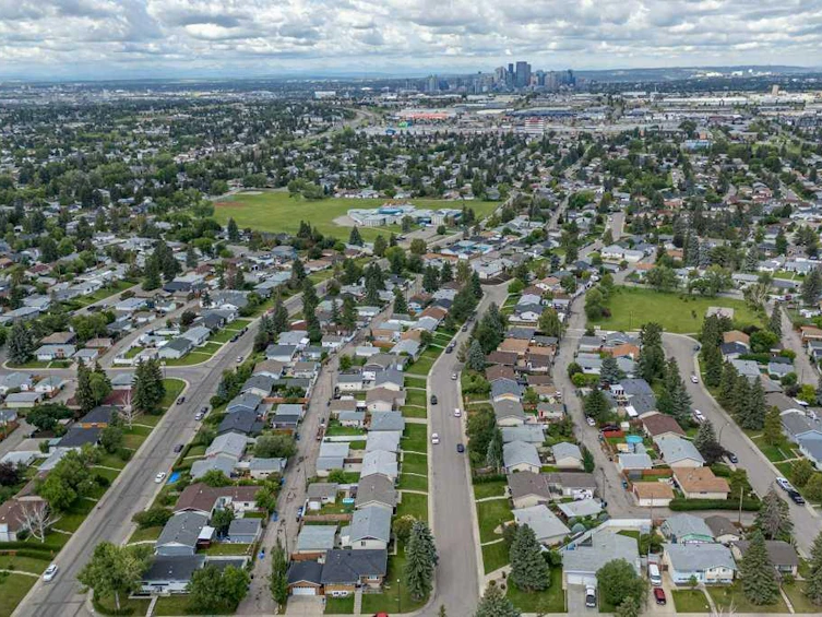 5127 Marian Road NE, Calgary, AB, T2A 2Y2 - 39