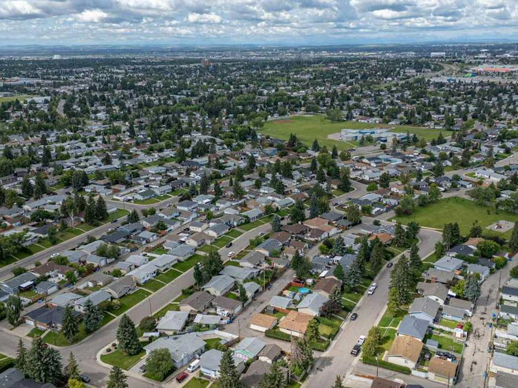 5127 Marian Road NE, Calgary, AB, T2A 2Y2 - 42