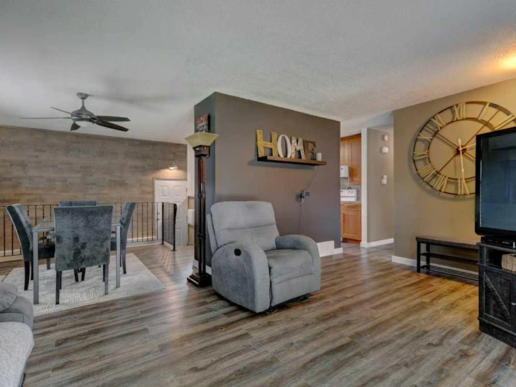 5127 Marian Road NE, Calgary, AB, T2A 2Y2