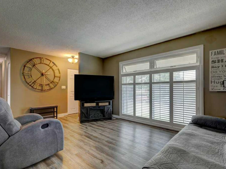 5127 Marian Road NE, Calgary, AB, T2A 2Y2 - 4