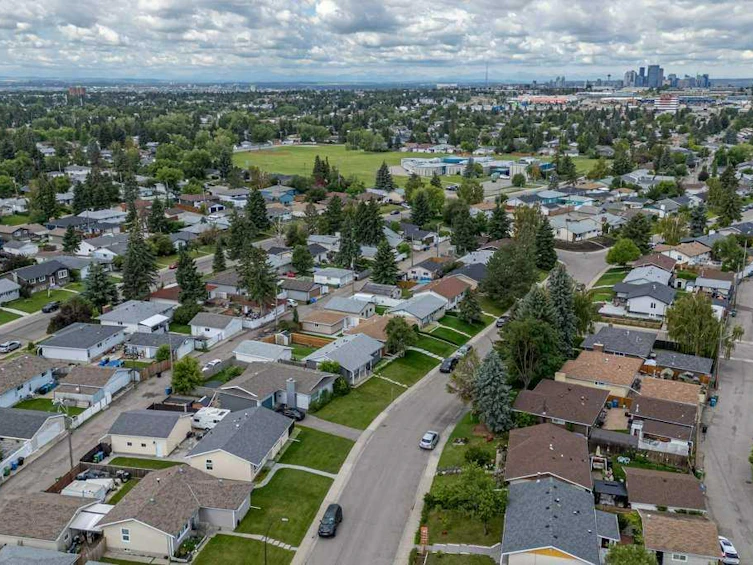 5127 Marian Road NE, Calgary, AB, T2A 2Y2 - 36