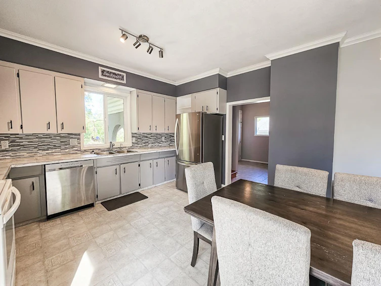 131 2nd Street NW, Falher, AB, T0H 1M0 - 4