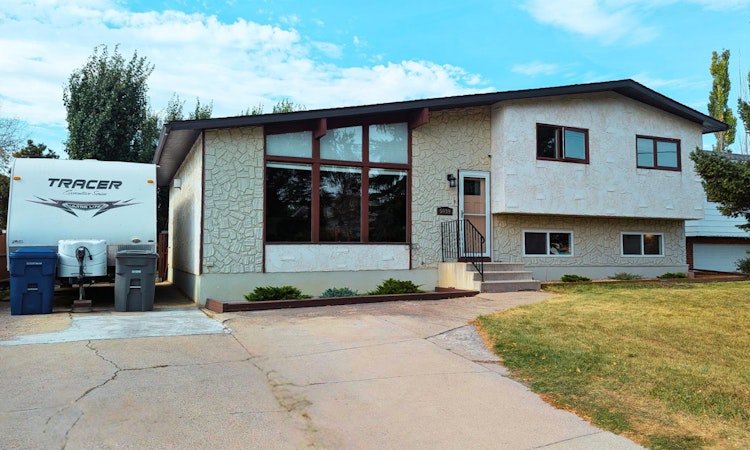5039 4 Street W