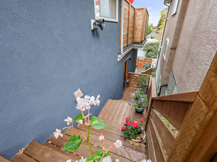 2126 18a Street SW, Calgary, AB, T2T 4W2 - 5