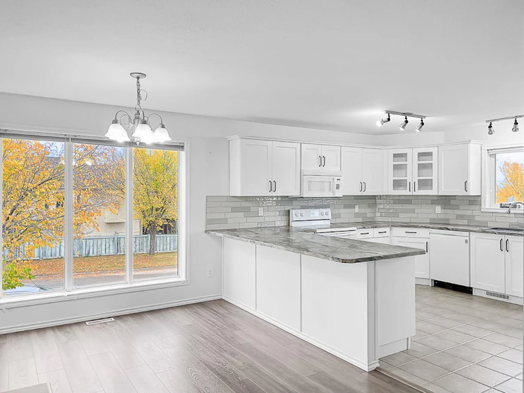 12117 Crystal Lake Drive, Grande Prairie, AB, T8X 1M8 - 7
