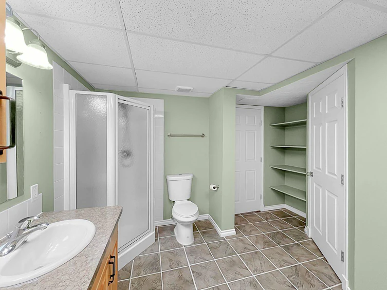 12117 Crystal Lake Drive, Grande Prairie, AB, T8X 1M8 - 28