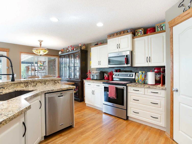 196 Brightondale Close SE, Calgary, AB, T2Z 4M6 - 4