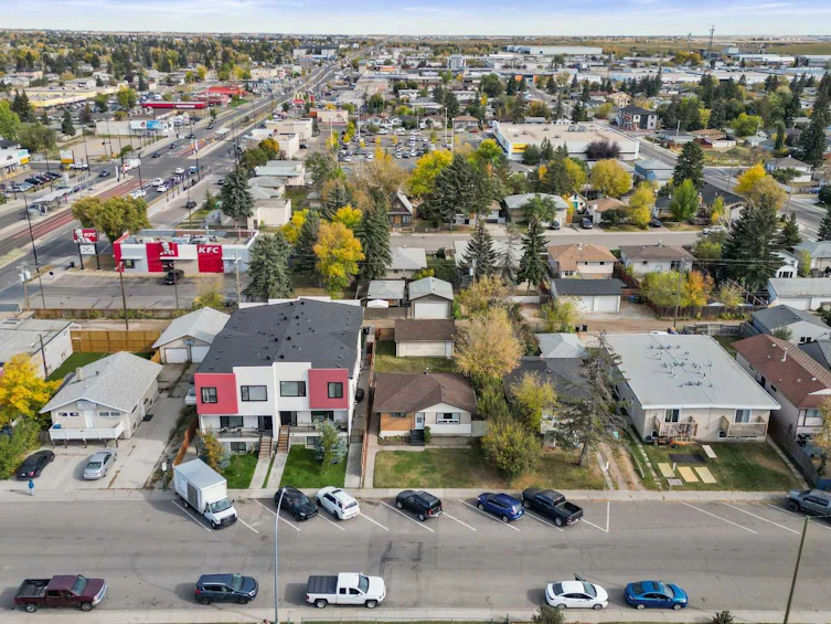 1816 42 Street SE, Calgary, AB, T2B 1E9 - 2