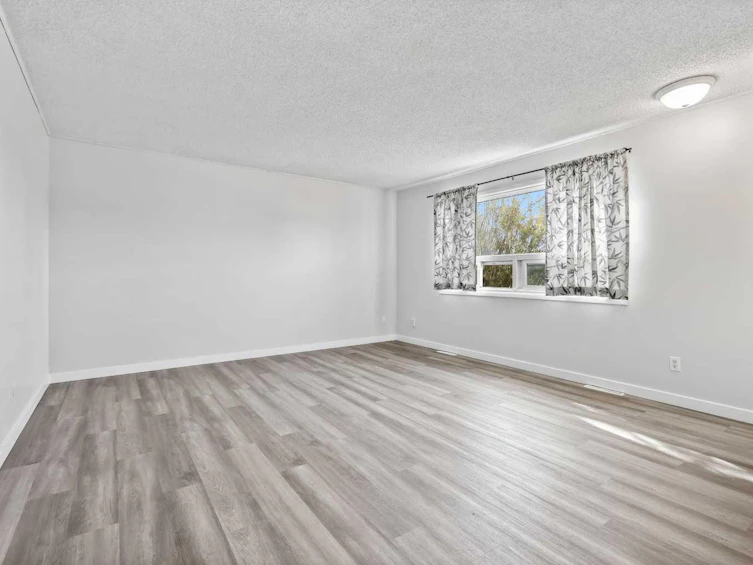 1816 42 Street SE, Calgary, AB, T2B 1E9 - 6