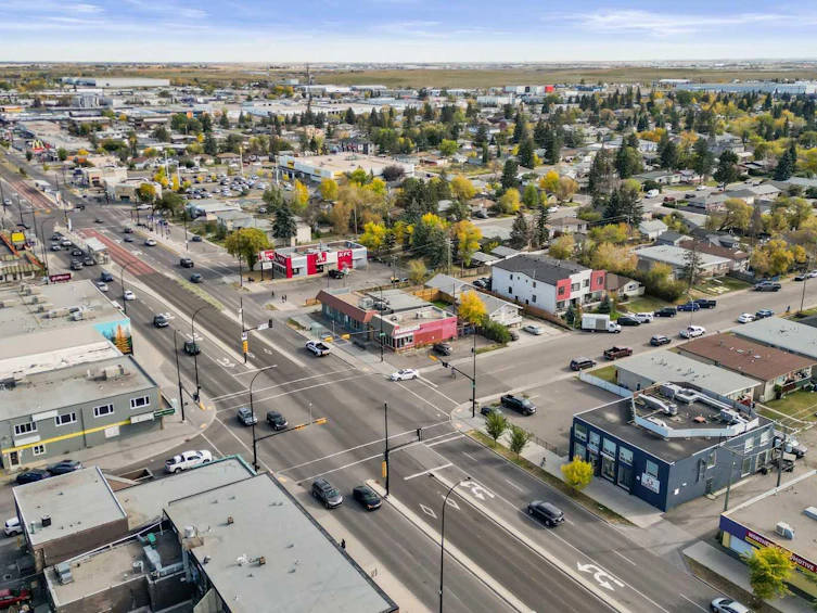 1816 42 Street SE, Calgary, AB, T2B 1E9 - 3