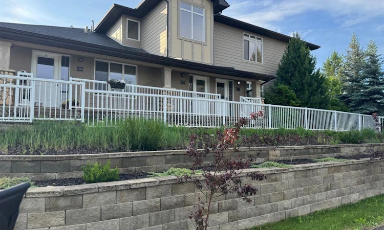101-105 Fontaine Crescent SE