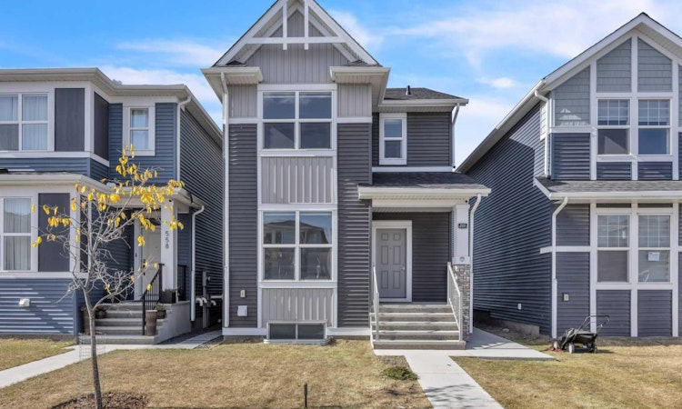 562 Corner Meadows Way NE