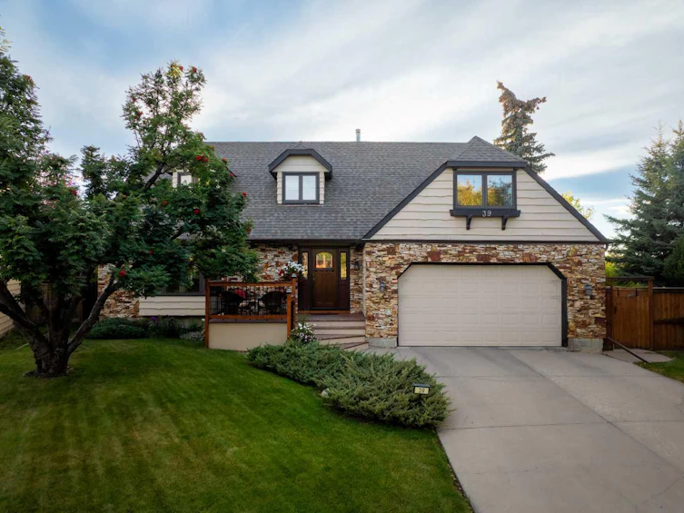 39 Canova Close SW, Calgary, AB, T2W 3P7 - 3