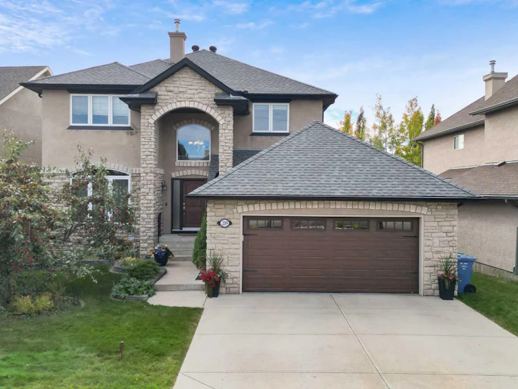 209 Discovery Ridge Way SW, Calgary, AB, T3H 5G2