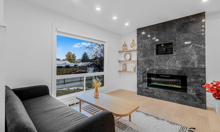2-112 Erin Grove Close SE