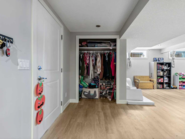2003 117 Avenue SW, Calgary, AB, T2W 2Y7 - 33
