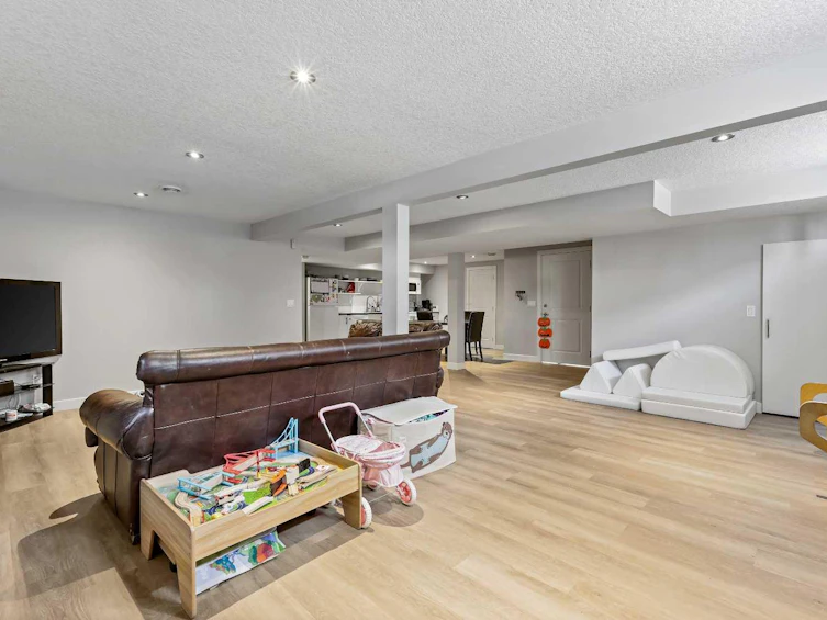 2003 117 Avenue SW, Calgary, AB, T2W 2Y7 - 35