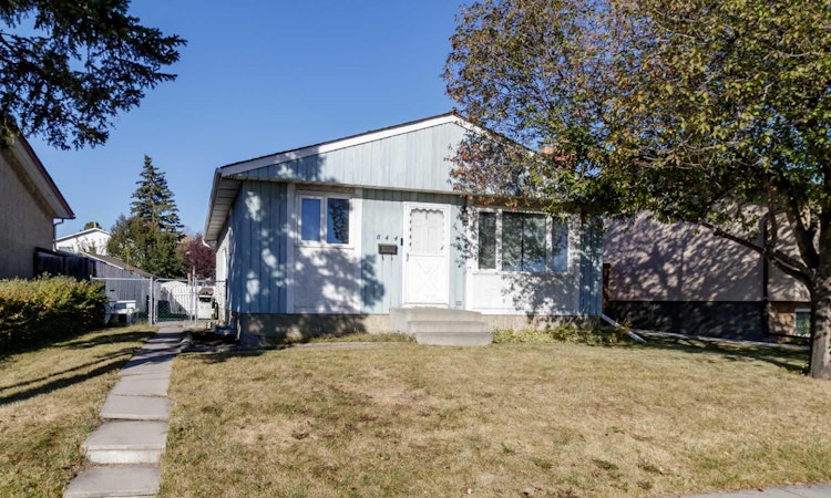 844 Rundlecairn Way NE