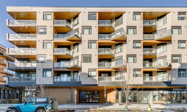 615-8230 Broadcast Avenue SW